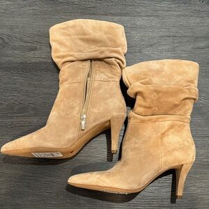 NWT Vince Camuto Sonbela Elegant Tan Slouchy Suede Ankle Boots